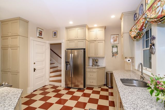 18 Eaton Court, Wellesley, MA 02481