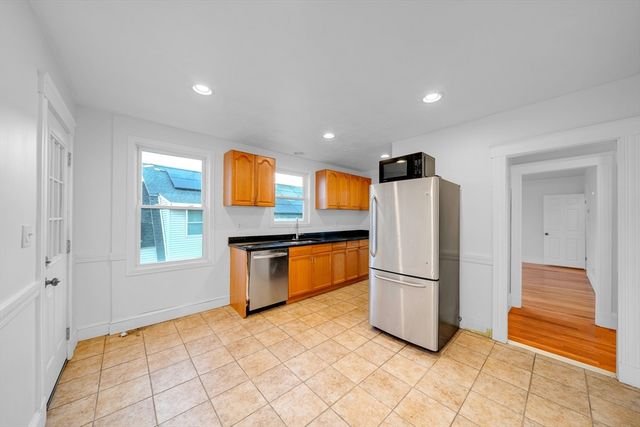 127 Henry Ave 2A, Lynn, MA 01902