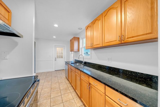127 Henry Ave 2A, Lynn, MA 01902