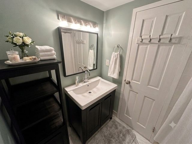 200 Swanton St 705, Winchester, MA 01890