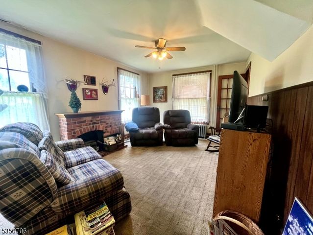 65 Hamburg Ave, Sussex Boro, NJ 07461