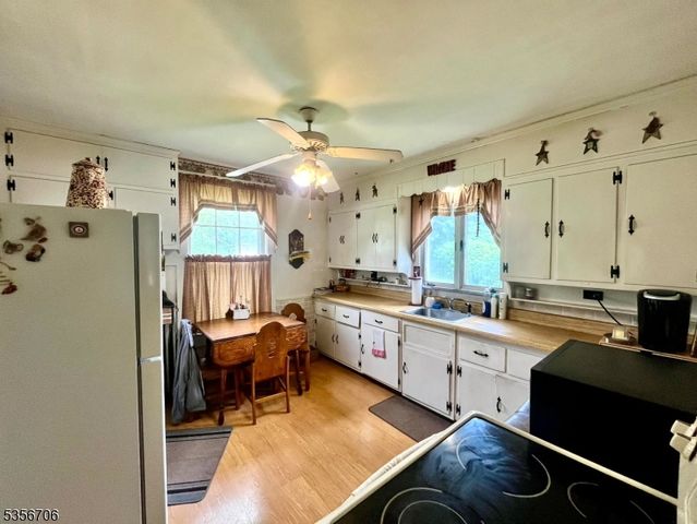 65 Hamburg Ave, Sussex Boro, NJ 07461