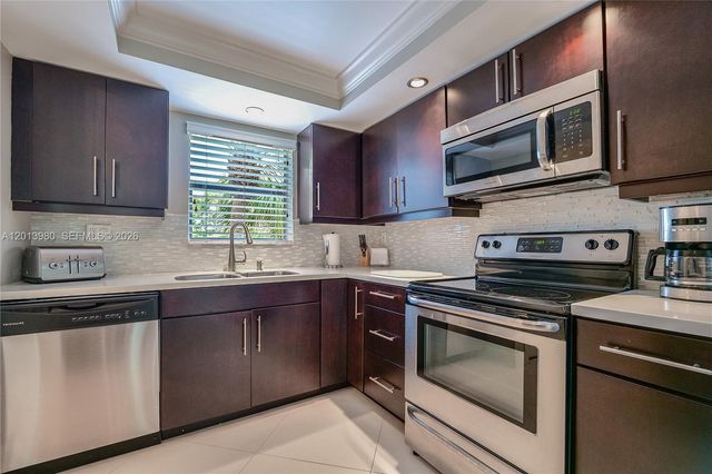 6200 NW 44th St 301, Lauderhill, FL 33319