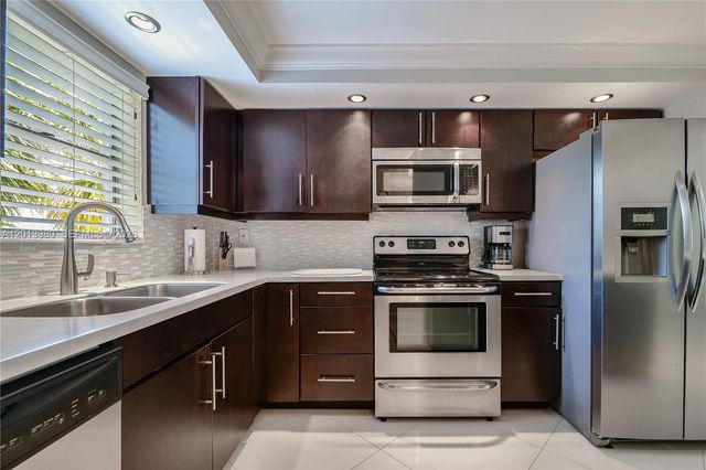 6200 NW 44th St 301, Lauderhill, FL 33319
