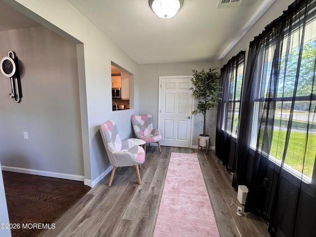 8 Palm Springs Court, Toms River, NJ 08753