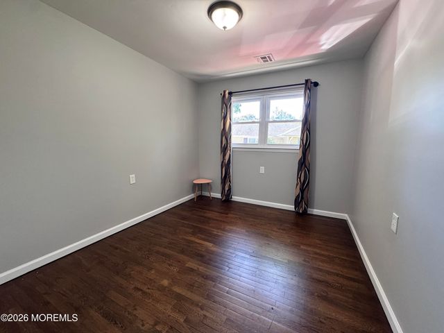 8 Palm Springs Court, Toms River, NJ 08753