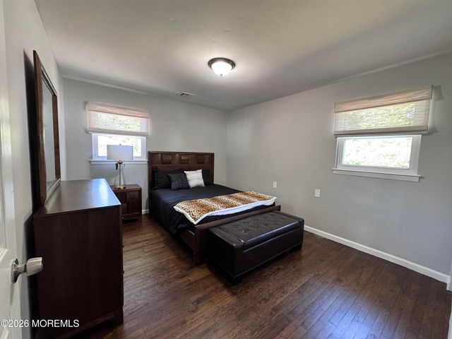 8 Palm Springs Court, Toms River, NJ 08753