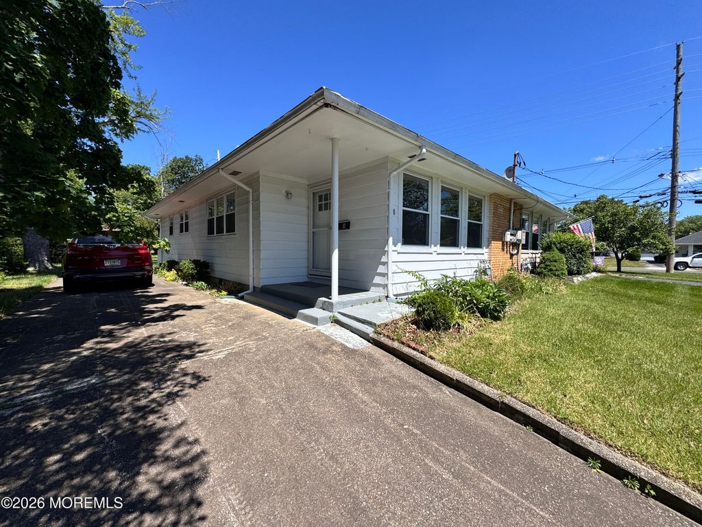 8 Palm Springs Court, Toms River, NJ 08753