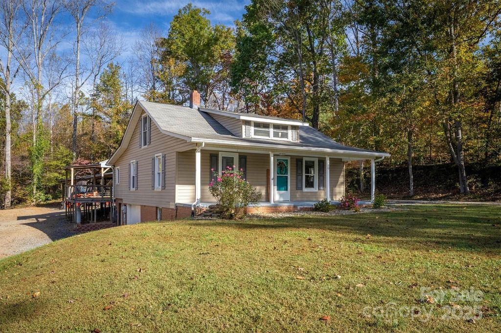 110 Topaz Avenue, Morganton, NC 28655