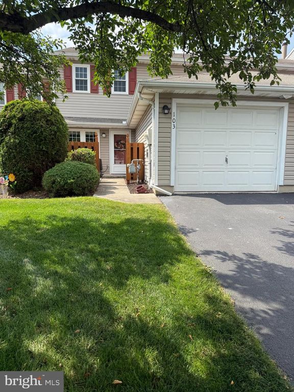 103 BENTWOOD LN #13, York, PA 17408