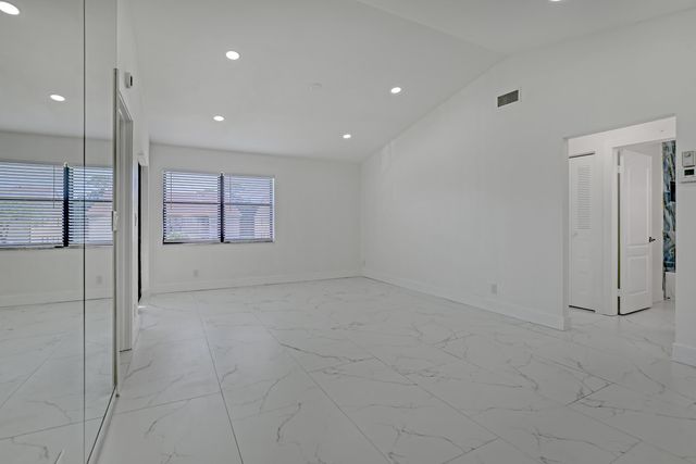 7690 Tahiti Lane 202, Lake Worth, FL 33467