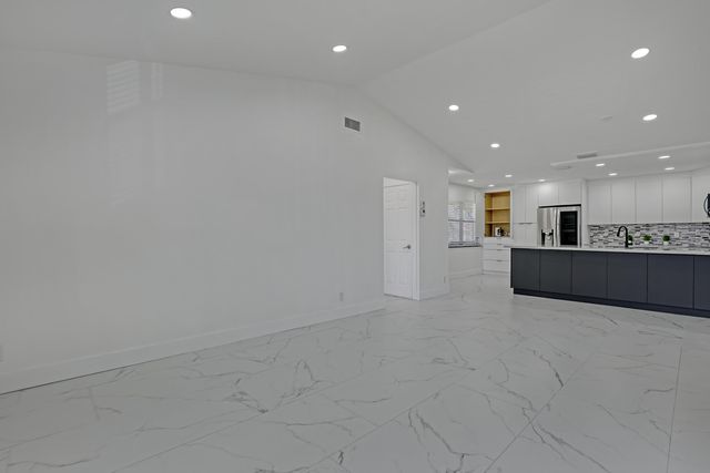 7690 Tahiti Lane 202, Lake Worth, FL 33467
