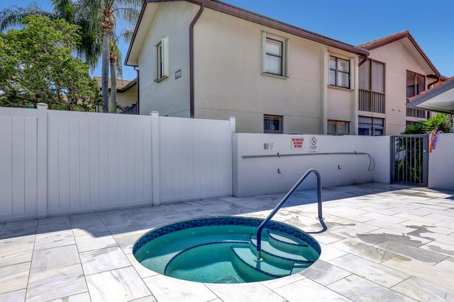 7690 Tahiti Lane 202, Lake Worth, FL 33467