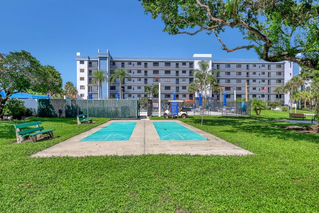 7690 Tahiti Lane 202, Lake Worth, FL 33467