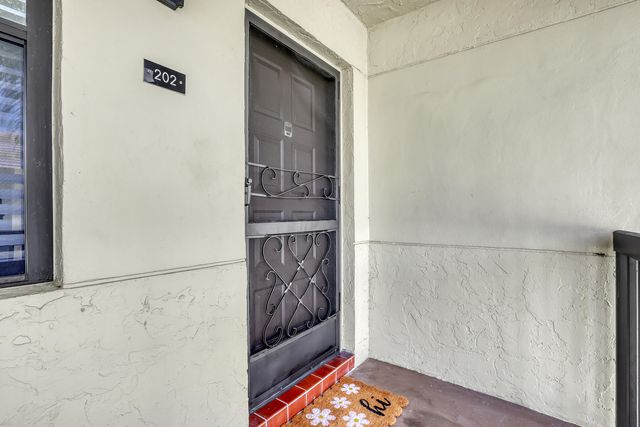 7690 Tahiti Lane 202, Lake Worth, FL 33467