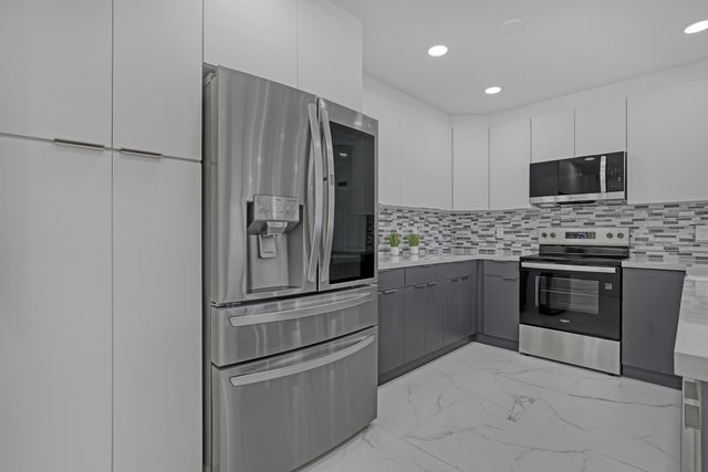 7690 Tahiti Lane 202, Lake Worth, FL 33467