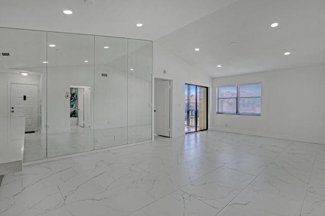 7690 Tahiti Lane 202, Lake Worth, FL 33467