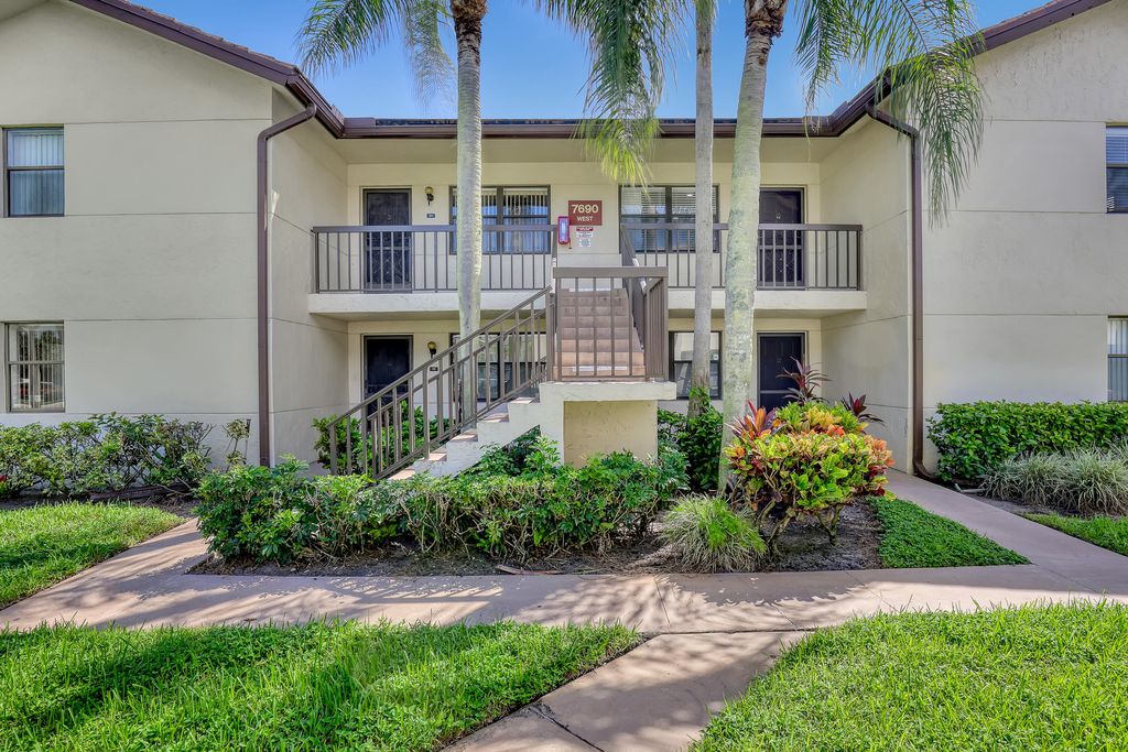 7690 Tahiti Lane 202, Lake Worth, FL 33467