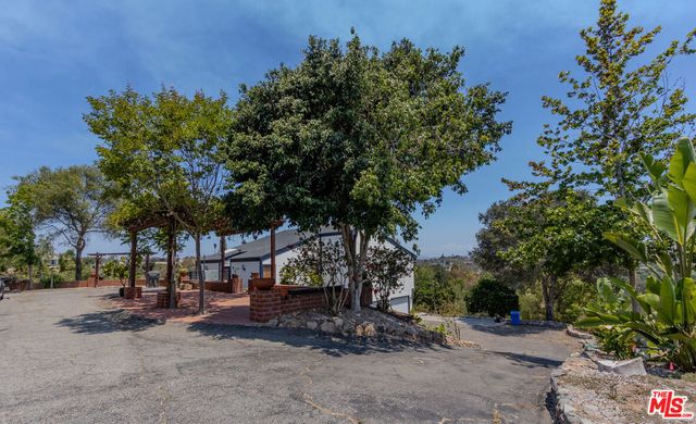 335 Morro Hills Road, Fallbrook, CA 92028