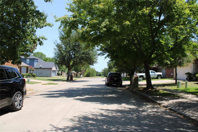 7537 Fresh Springs Road, Fort Worth, TX 76120