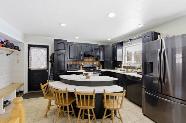 438 Canaan Hill Road, Canaan, VT 05903