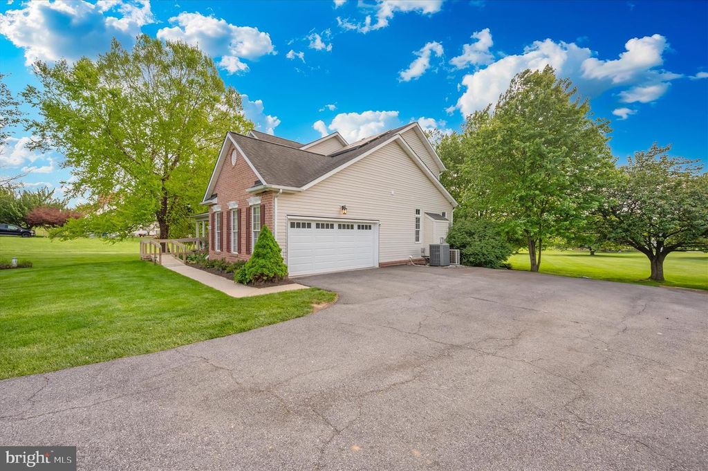 Image 7 of property listing at 4224 IROQUOIS DR, Westminster, MD 21157