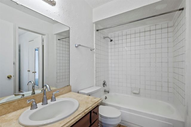 2160 Fleur De Lis Court, Arlington, TX 76012