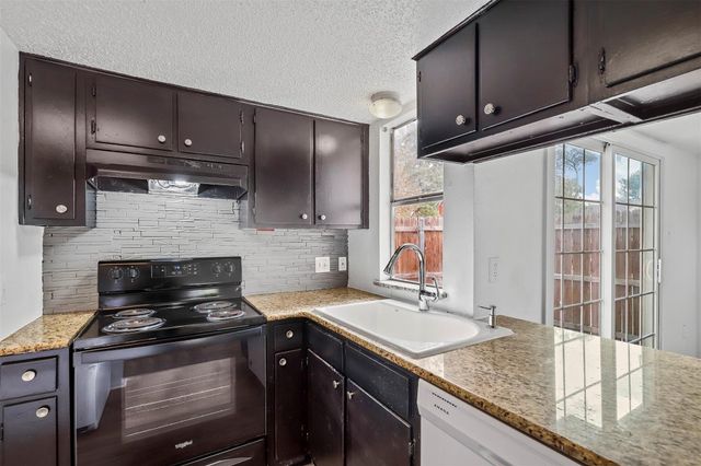 2160 Fleur De Lis Court, Arlington, TX 76012