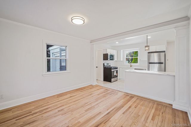 25 Oxford Drive, Freeport, NY 11520