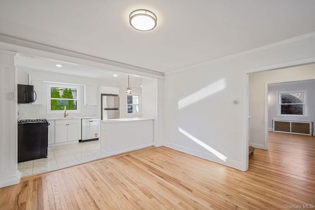 25 Oxford Drive, Freeport, NY 11520