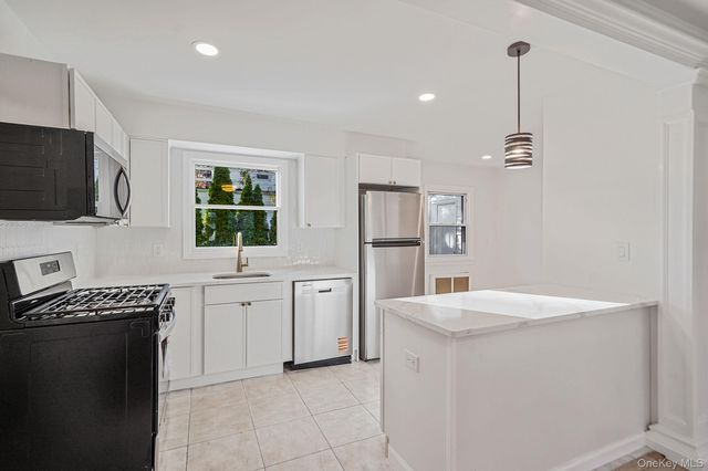 25 Oxford Drive, Freeport, NY 11520