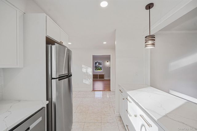 25 Oxford Drive, Freeport, NY 11520