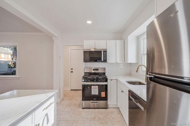 25 Oxford Drive, Freeport, NY 11520