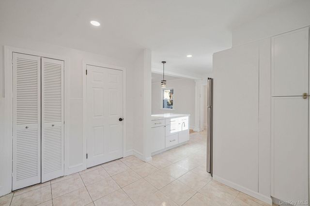 25 Oxford Drive, Freeport, NY 11520