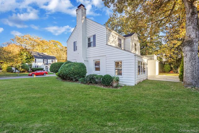 25 Oxford Drive, Freeport, NY 11520