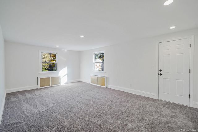 25 Oxford Drive, Freeport, NY 11520