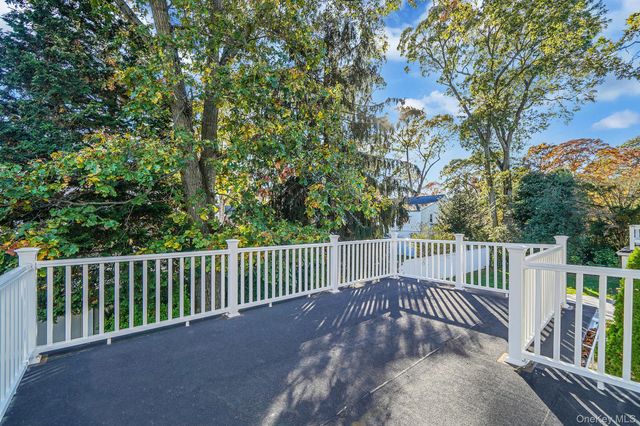 25 Oxford Drive, Freeport, NY 11520