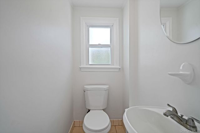 25 Oxford Drive, Freeport, NY 11520