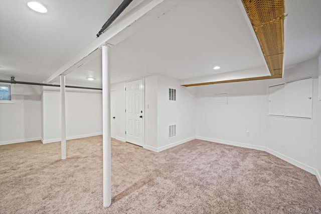 25 Oxford Drive, Freeport, NY 11520