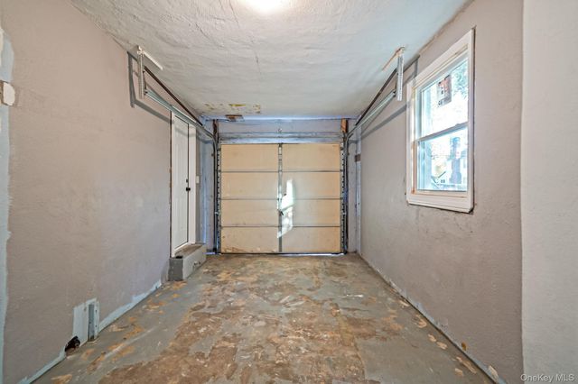 25 Oxford Drive, Freeport, NY 11520