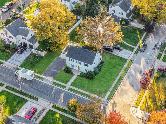 25 Oxford Drive, Freeport, NY 11520