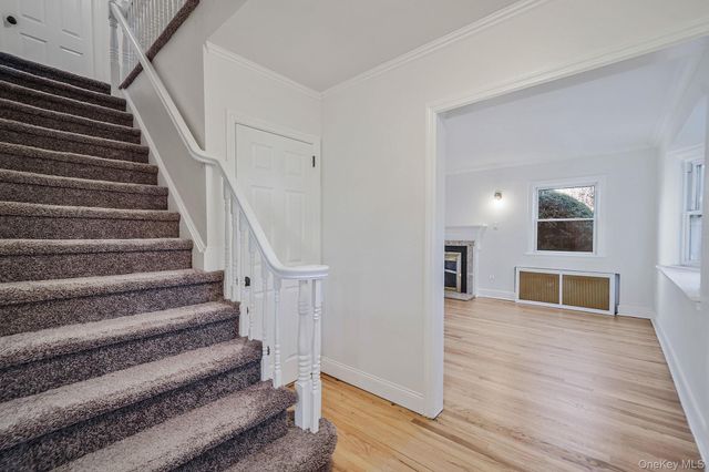 25 Oxford Drive, Freeport, NY 11520