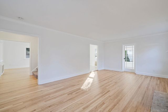 25 Oxford Drive, Freeport, NY 11520