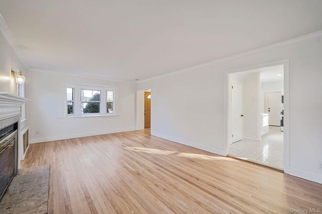 25 Oxford Drive, Freeport, NY 11520