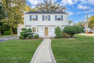 25 Oxford Drive, Freeport, NY 11520