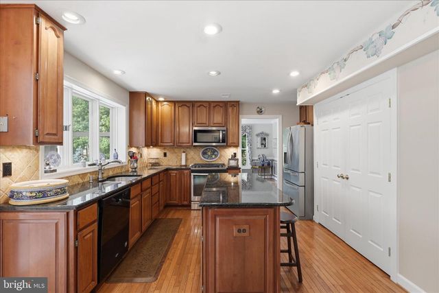 8521 CENTURY OAK CT, Fairfax Station, VA 22039