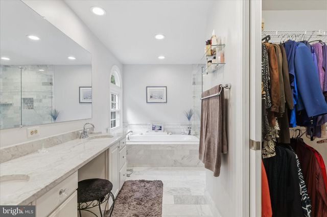 8521 CENTURY OAK CT, Fairfax Station, VA 22039