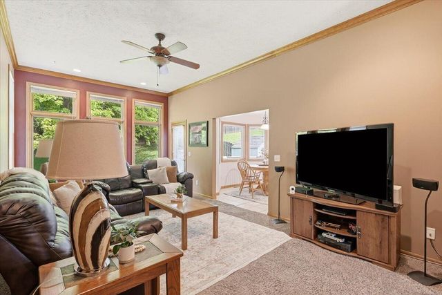 312 BUENA VISTA Circle, Council Bluffs, IA 51503