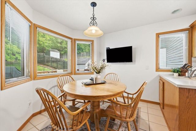 312 BUENA VISTA Circle, Council Bluffs, IA 51503