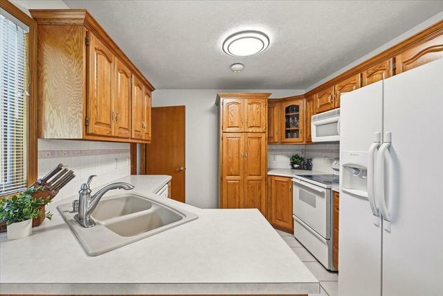 312 BUENA VISTA Circle, Council Bluffs, IA 51503